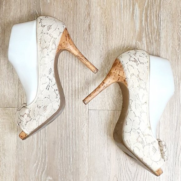 Christian Siriano Beige Lace Over Nude Fabric Heel - Picture 4 of 7